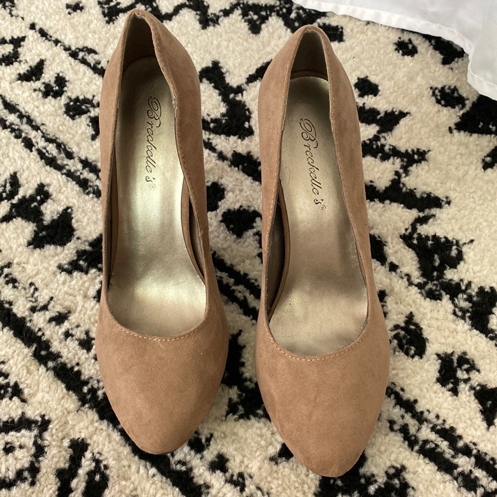NWOT brown stilettos